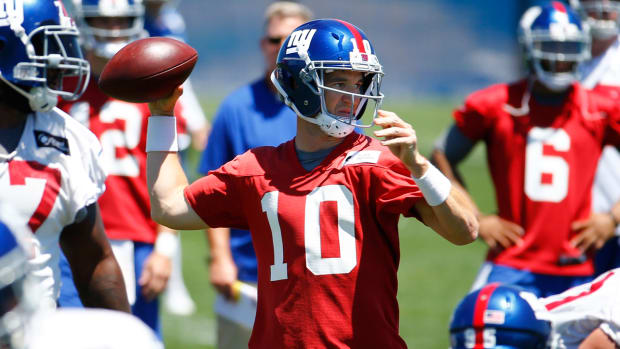 eli-manning-minicamp-june-2016.jpg
